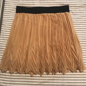 🟢3 for $10🟢Tan and black skirt